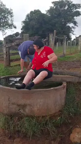 eu só fui me refrescar 🤣😂🤣😂#seguimoresdafofinha #fofoletesdafofinha #sandratoral2 #foryou 