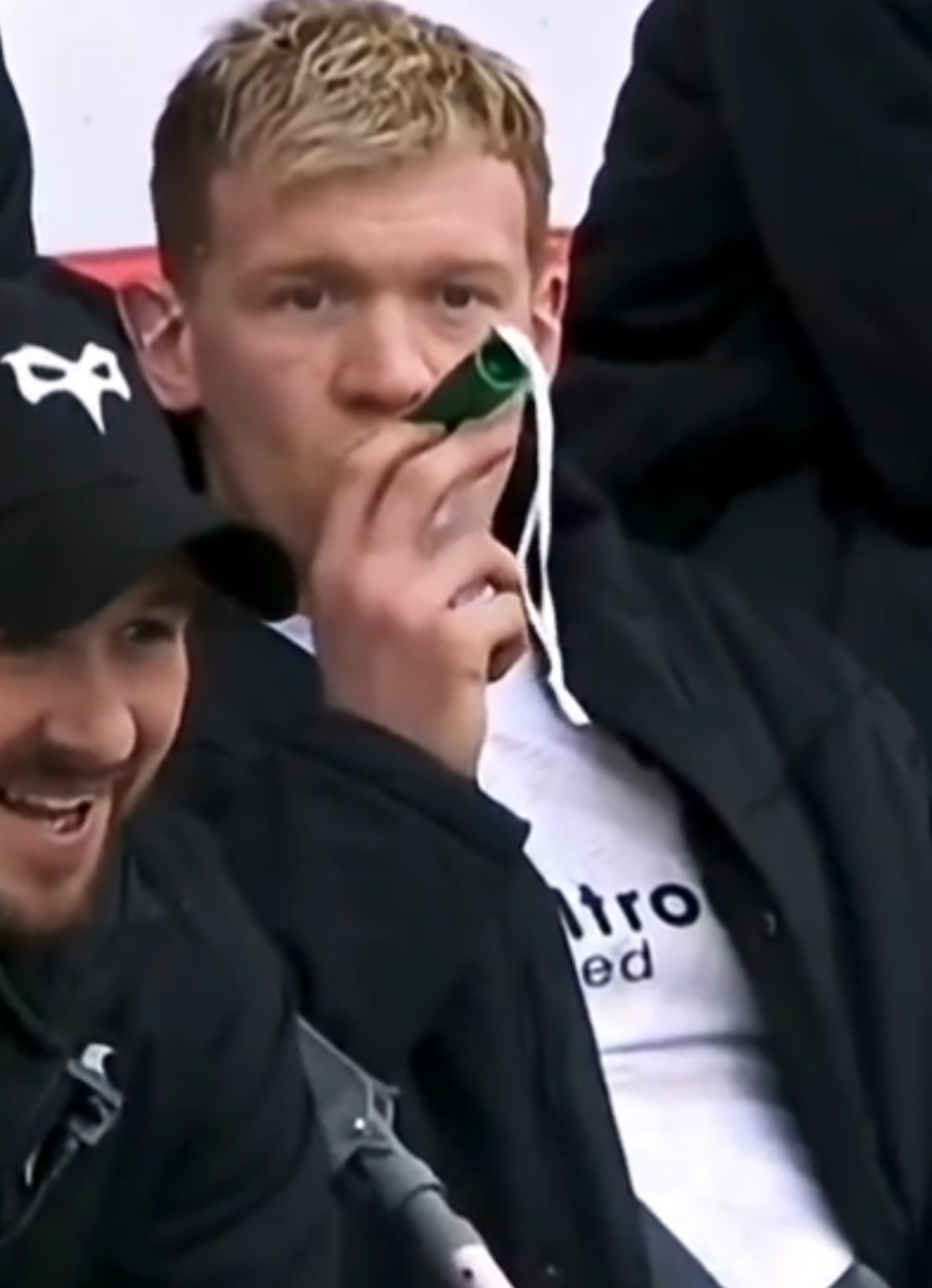injured Rugby player enjoying his time on the sideline 😂🏉 #rugbyunion #rugby 