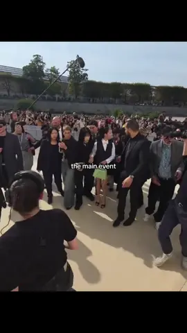 All the screams were directed at JISOO 🔥🔥🔥#JISOOxDiorSS26 #Dior #JISOO #BLACKPINK #DIORSS26 