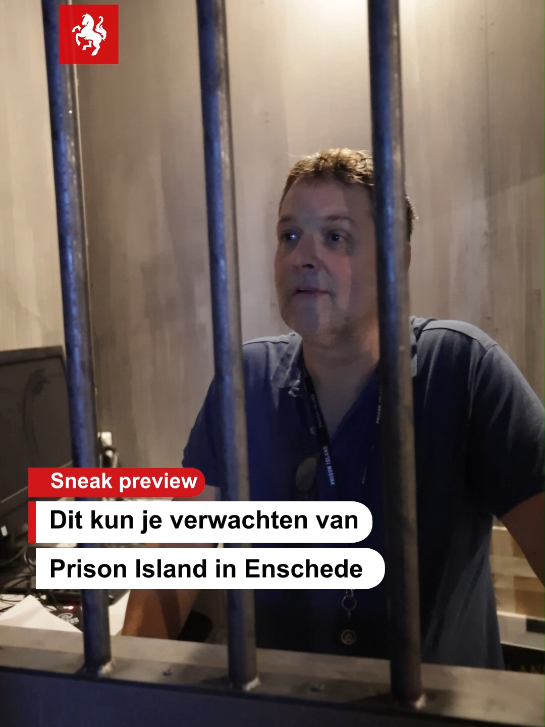 Veel beton en nog meer tralies: het lijkt net een echte gevangenis. Prison Island is de nieuwste attractie van de Performance Factory in Enschede. Binnenkort kan iedereen het spel spelen, maar wij kregen alvast een sneakpreview. #prison #island #game #enschede