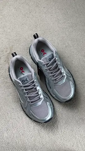 👟✨ “Silver vibes, no cap. 🔥” 💨 “Langkah ringan, style maksimal.” ⚡ “Kanky Bene Silver = auto standout.” Hashtag ringkas: #KankyBene #SilverFlex #OOTDGenZ #StepUp