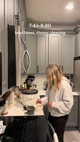 my tuesday 5-9(ish) after my 9-5! 🫶🏻🧴🚿🕯️🍂 #5to9 #fyp #fall #eveningvibes 