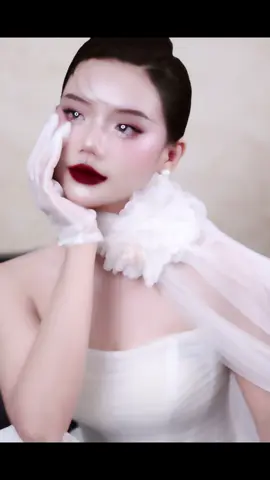Đôi môi đỏ cuốn hút #MakeupVoHoangPhuc #WeddingDress #Makeup_Bridal #makeuptutorial 