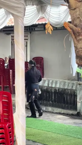 Totalitas yang berakhir totalan..hiburan bolo,nek lucu yo guyunen nek gak lucu yo like nen😄#fyp 