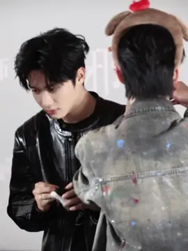 ngại hay gì cười miết zaaa 😆 #tuchanhien #trinhtuong #toncatxuyenda #ngotatugiabutky #blueryyy🫐