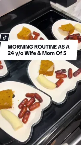 It’s October 1st and things are already getting spooky over here… 🫣 #fy #morningroutine #MomsofTikTok #momof5 #spookyseason 