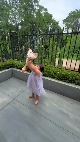 Happy banget Lily main gelembung balon balon #Lily #ranaimamalikaraudiaandara #foryou #masukberanda #masukberandafyp 