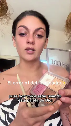 Iluminador de lujo ✨, pero cuidado: si lo aplicas como una raya… no brillas, deslumbras 🚨 El truco está en difuminar para un glow elegante y natural. ¿Tú eres #TeamGlowNatural o #TeamBrilloIntenso? 👇” #DiorBeauty #IluminadorPerfecto #MakeupTips             @dior@diorbeauty@makeupaddictspain