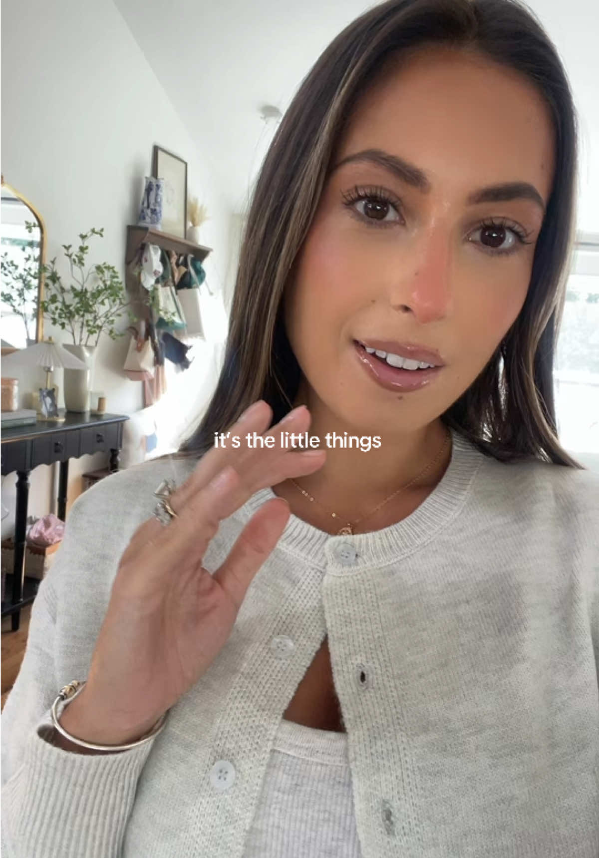 the simple things bring me all the happiness 