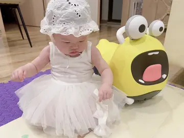 Thiếu nữ bên chú sâu vàng kk@Kim Anh #kid #beyeu #babycute #xuhuong 