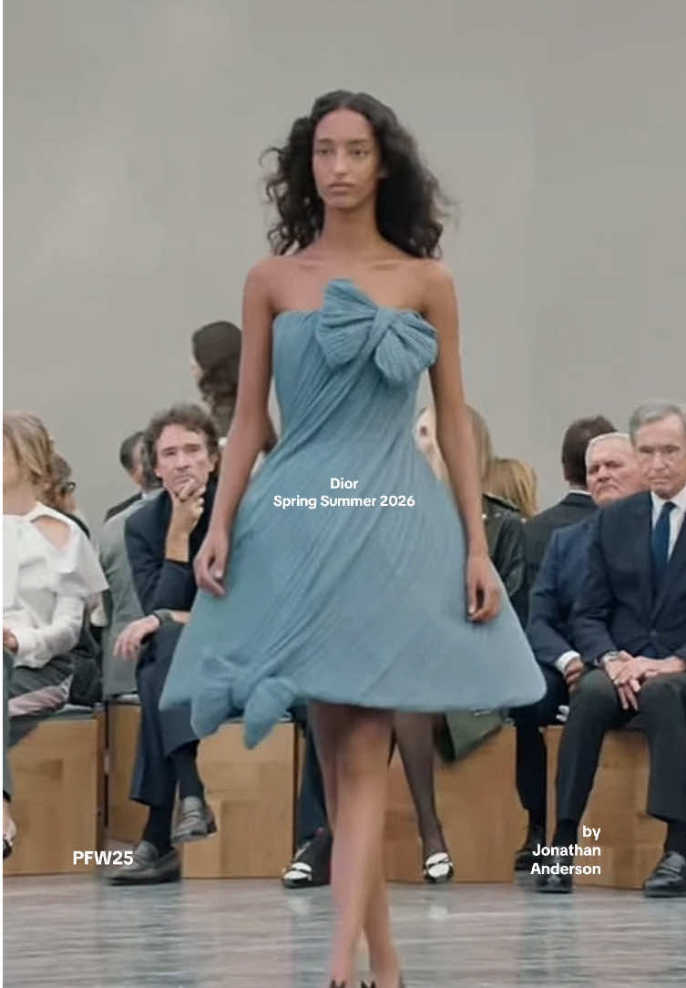 Dior Womens Spring Summer 2026 by Jonathan Anderson, day 2 of Paris Fashion Week ends with a standing ovation. What do you think? #dior #parisfashionweek #jonathananderson #jimindior #fyp  📹 Dior @Dior 
