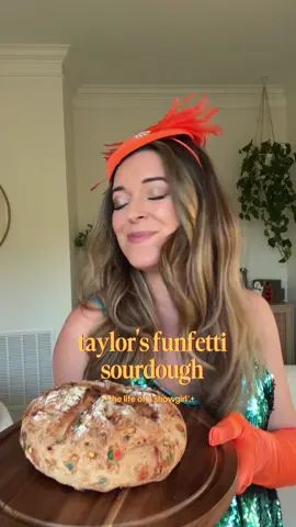 SWIFTIES- ARE U BREADY FOR IT? ✨🧡 this was so fun to recreate! and delish! @Funfetti @Pillsbury #thelifeofashowgirl #tloasg #swiftie #taylorswift #funfettisourdough 