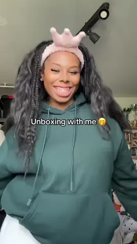 Unboxing with me 🤭✨ gift by me for me @Coach 🤎🤎 #creatorsearchinsights #unboxing #shoes #fashiontiktok #newshoes 