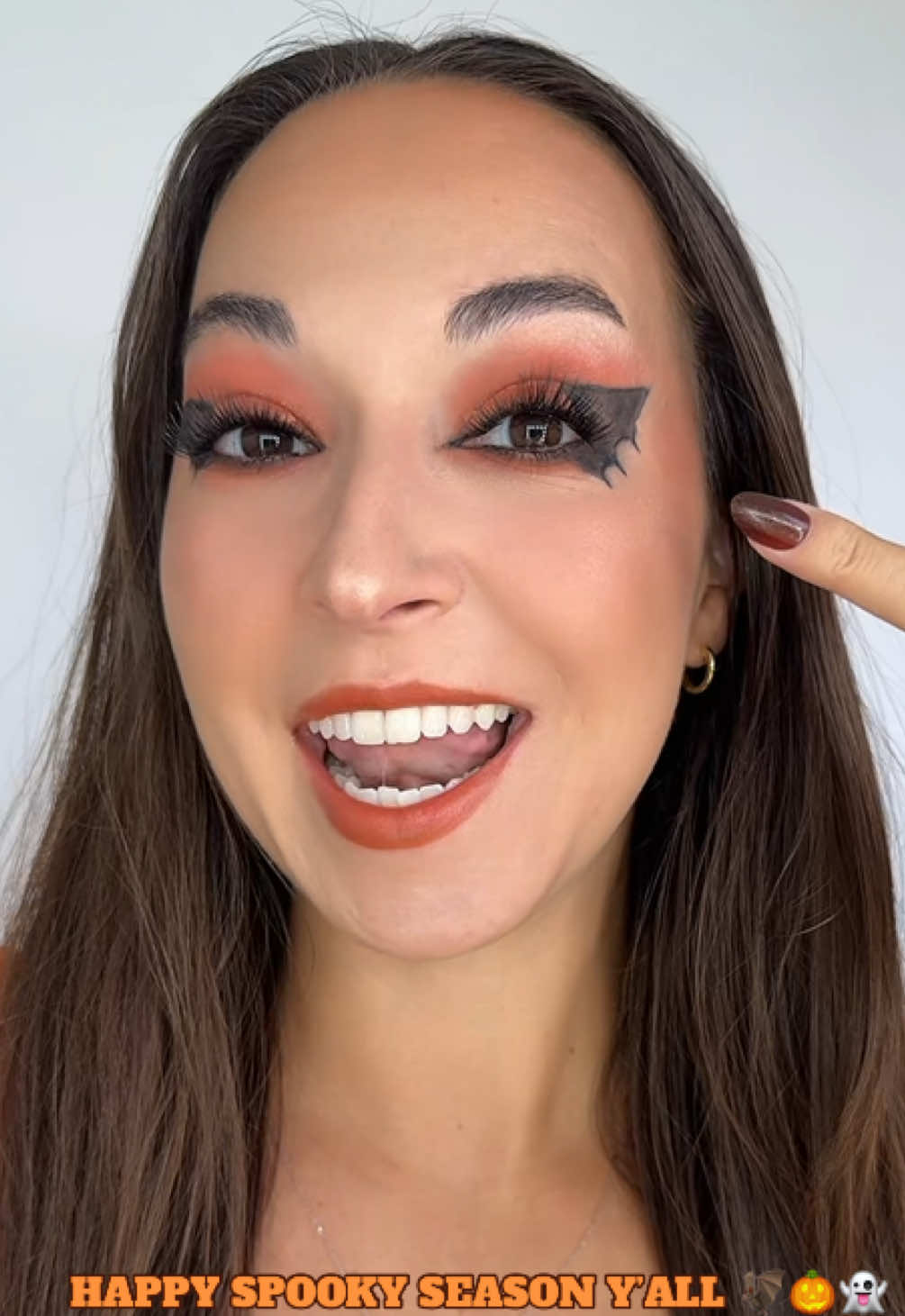 ITS OFFICIALLY SPOOKY SEASON YALL 🎃  #halloweenmakeup #halloweenmakeuplook #easyhalloweenmakeup #halloweenmakeupideas #batwing 