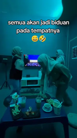 anak² wes gedhe².. tinggal sedelok ndek omah mbek pakne.. si mbok izin karaoke bareng kanca²ne 🤣 #fyppppppppppppppppppppppp #tubanjawatimur #fyp #karaoketuban #karaoke 