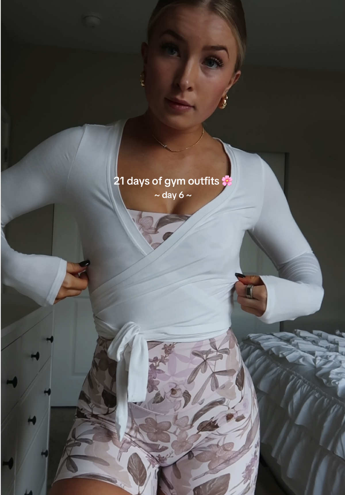 Day 6/21 🌸 Wrap top- linked on my Amazon storefront!  Floral set- @Vitality (code “MJ10”)  #gymoutfits #21daychallenge 