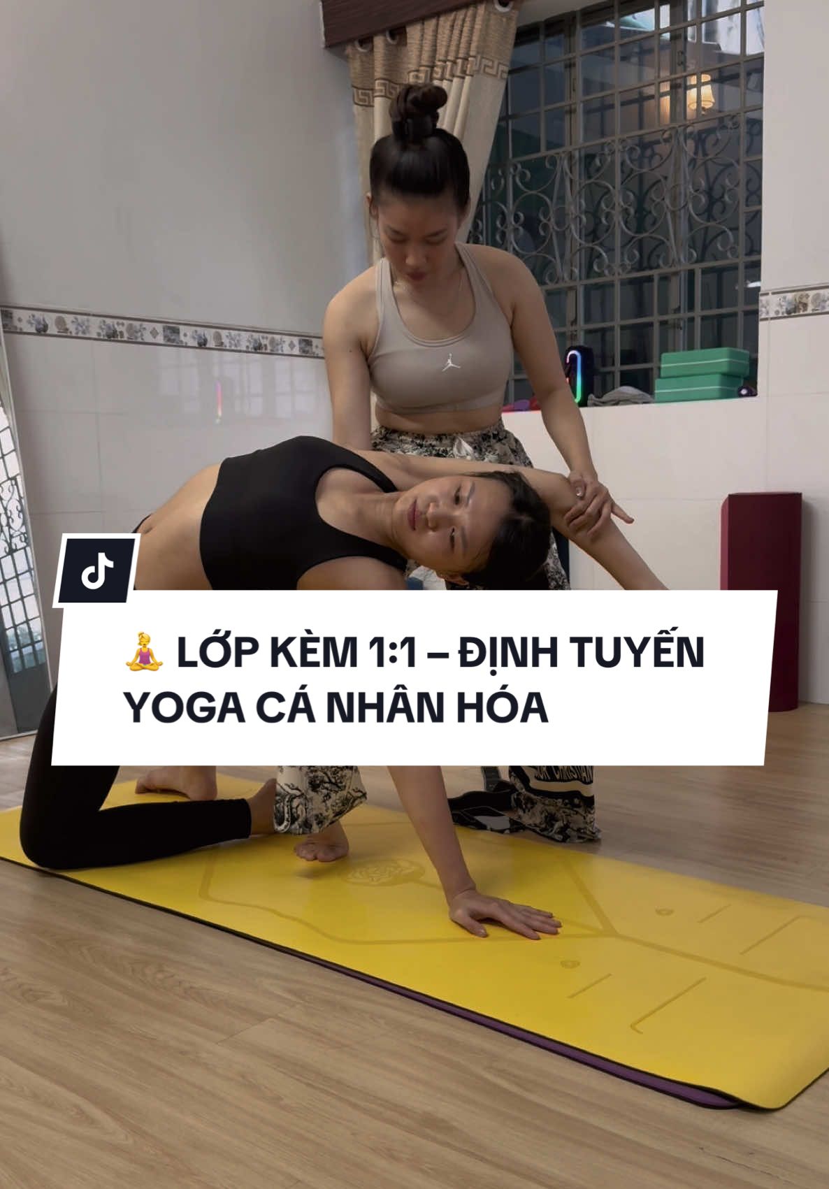 🧘‍♀️ LỚP KÈM 1:1,2,3– ĐỊNH TUYẾN YOGA CÁ NHÂN HÓA ✨ Phù hợp với: 	•	Người mới bắt đầu 	•	Người cơ địa đặc biệt: cứng, đau lưng, thoát vị, tiền đình, đau cổ vai gáy, yếu khớp gối… 	•	Người muốn tập riêng tư theo mục tiêu cụ thể: → Giảm cân, tăng cân, sức khoẻ yếu → Giảm stress, mất ngủ → Cải thiện tư thế, dáng đi, đường cong cơ thể ⸻ 📌 Nội dung lớp: ✔️ Đánh giá thể trạng & mục tiêu cá nhân ✔️ Lên phác đồ tập luyện riêng biệt ✔️ Chỉnh kỹ từng tư thế để tối ưu hiệu quả & phòng chấn thương ✔️ Theo dõi tiến trình cải thiện hàng tuần ⸻ ⏰ Thời lượng: 75 phút/buổi 📍 Hình thức: Tập trực tiếp tại studio hoặc tại nhà  📆 Lịch linh hoạt theo khung giờ học viên rảnh ⸻ 🌿 Giá trị bạn nhận được: 	•	Biết tư thế đúng chuẩn với cơ thể riêng mình        . Cải thiện sức khoẻ, cải thiện tinh thần  	•	Thoát khỏi các cơn đau mỏi mãn tính 	•	Tập an toàn – hiệu quả – đúng nhịp thở 	•	Quan trọng nhất: Tập trung vào bạn 100% #tangcogiammo #yogaday #cogiaoyogasomap #yogamoingay #Fitness 
