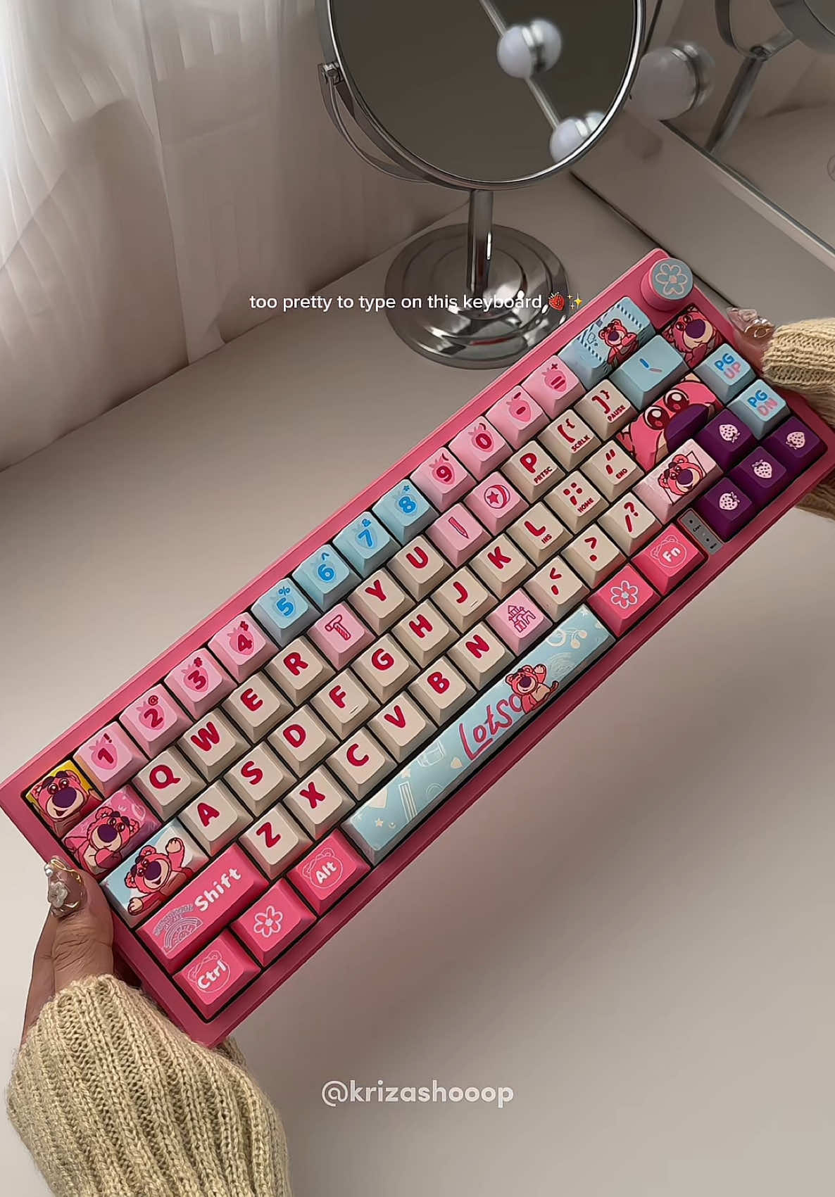 Replying to @belle𑁤 who needs plain when you can have a strawberry bear keyboard? 🐻🍓 #keyboard #keyboards #mechanicalkeyboard #mechanicalkeyboards #pinkkeyboard 