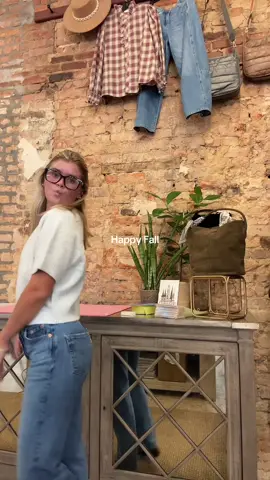 Glasses lowkey giving me imposter syndrome but I always love them on other people so YOLO! #fallootd #OOTD 