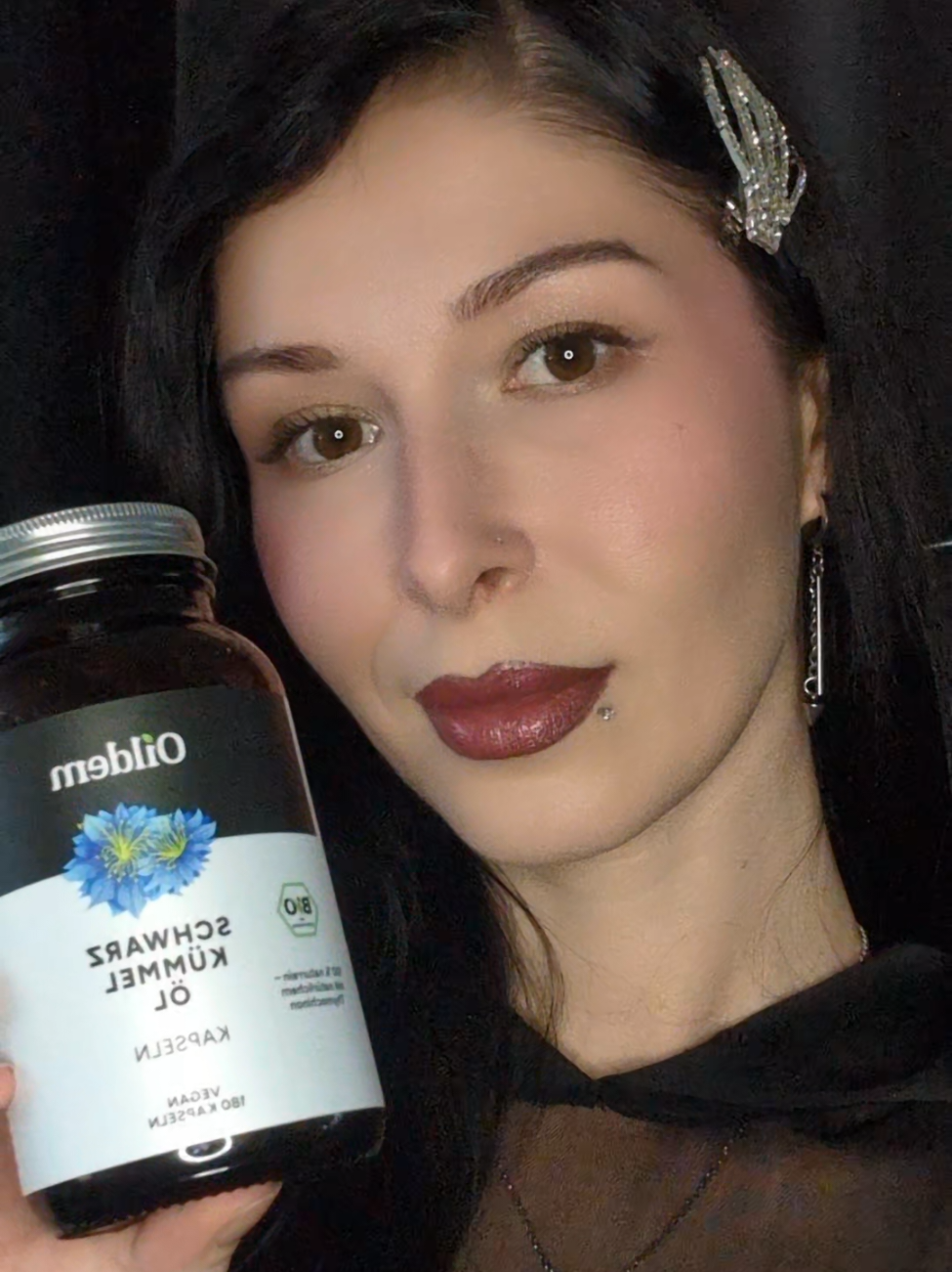 Starke Wirkung, null Geschmack – mit den Oildem Bio Schwarzkümmelöl-Kapseln genießt du die ganze Kraft von Nigella sativa: unterstützt dein Immunsystem, lindert Allergien & Atemwegsbeschwerden, fördert gesunde Haut und Haare, bringt deine Verdauung ins Gleichgewicht und schützt deine Zellen mit wertvollen Antioxidantien. Alles in veganen, kaltgepressten Kapseln.  #schwarzkümmelöl #schwarzkümmelölkaltgepresst 