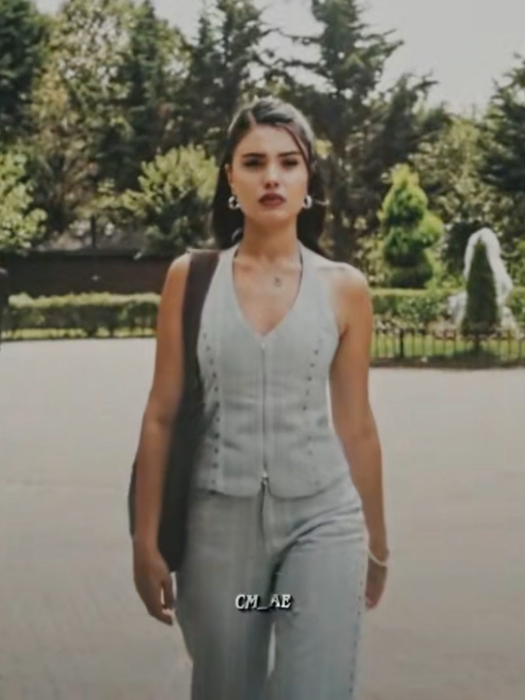 that outfit looked so good on her #carpinti #asligunes #lizgecömert #edit #ae #virał #fyp #fypp #fyppp #fypagee #fypages #foryour #foryouu #forypupage