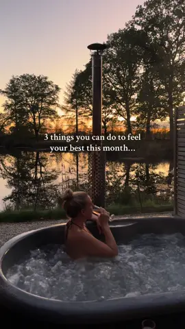 Here 👇🏼 Get outside. Yes it’s cold and dark but getting out for fresh air and sunlight is so important and will help you feel grounded and energised. Stay in a routine. I know this can be really hard with the darker mornings and cold nights making us want to stay in bed but sticking to a consistent routine will help you feel organised and productive. If you need to adjust your routine a little to make it a bit easier this time of year then do that, but stick to it.  Nourish your body. Prioritise whole foods and get plenty of fruit and veg in your diet. Make healthy comforting meals that make you feel good. #october #autumnvibes #healthyhabits #healthtips 