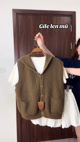 🌈💥 Áo gile len mũ có khuy cài, túi hộp 2 bên! Chất len dày dặn, nhiều màu sắc! Phối gì cũng xinh, biến hoá được nhiều vibe #gilelennu #gilelenhanquoc #gilelenxinh #gilelennu2025 