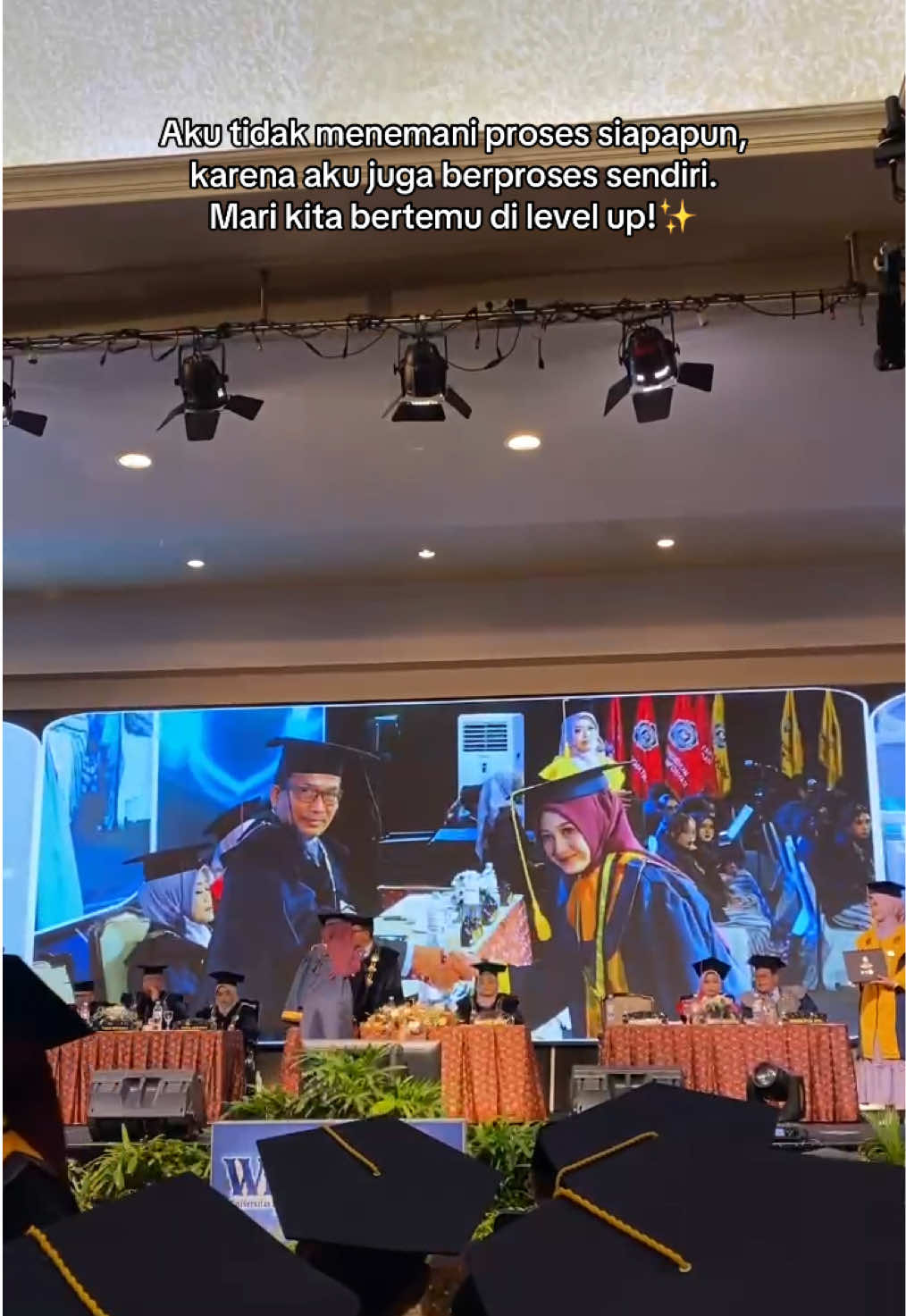 Plis ketemunya nanti aja yaaaaaa🫣 #wisuda2025 #wisuda 