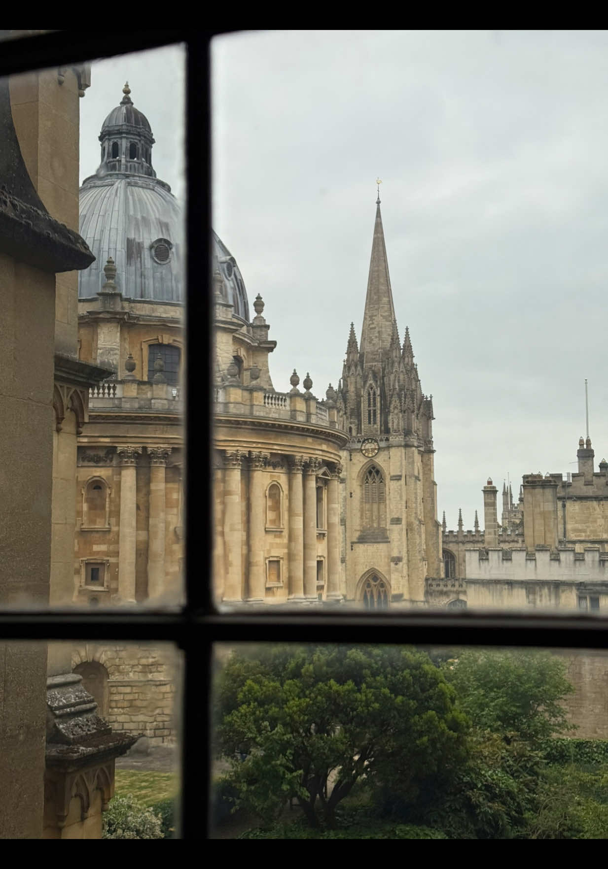 October at Oxford University… 🍂✨ The air turns colder, leaves begin to fall, and in the city, a certain magic lingers. ☕️📖 Research days spent between libraries and old courtyards, where every corner holds a story and the season wraps everything in golden light. 🕯️🍂☕️✨ #oxforduniversity #autumnvibes #darkacademiaaesthetic #oxfordstudent #creatorsearchinsights 