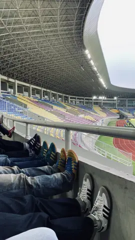 keep it ☘️ #adidasoriginals #casualoutfits #casualstyle 