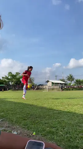 coba lihat ada apa di kaki nya polo 👀 #kaoskakigesit #kaoskakiajaib #malekandia #barudakmale #sepakbola #kingpolo #kingpolo #tarkam #tarkamsepakbola 
