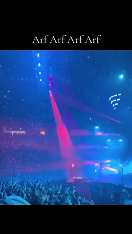 Vessel dances like a damn fool but imma stick with him. He’s mine. #sleeptoken #eveninarcadia #sleeptokenworship 