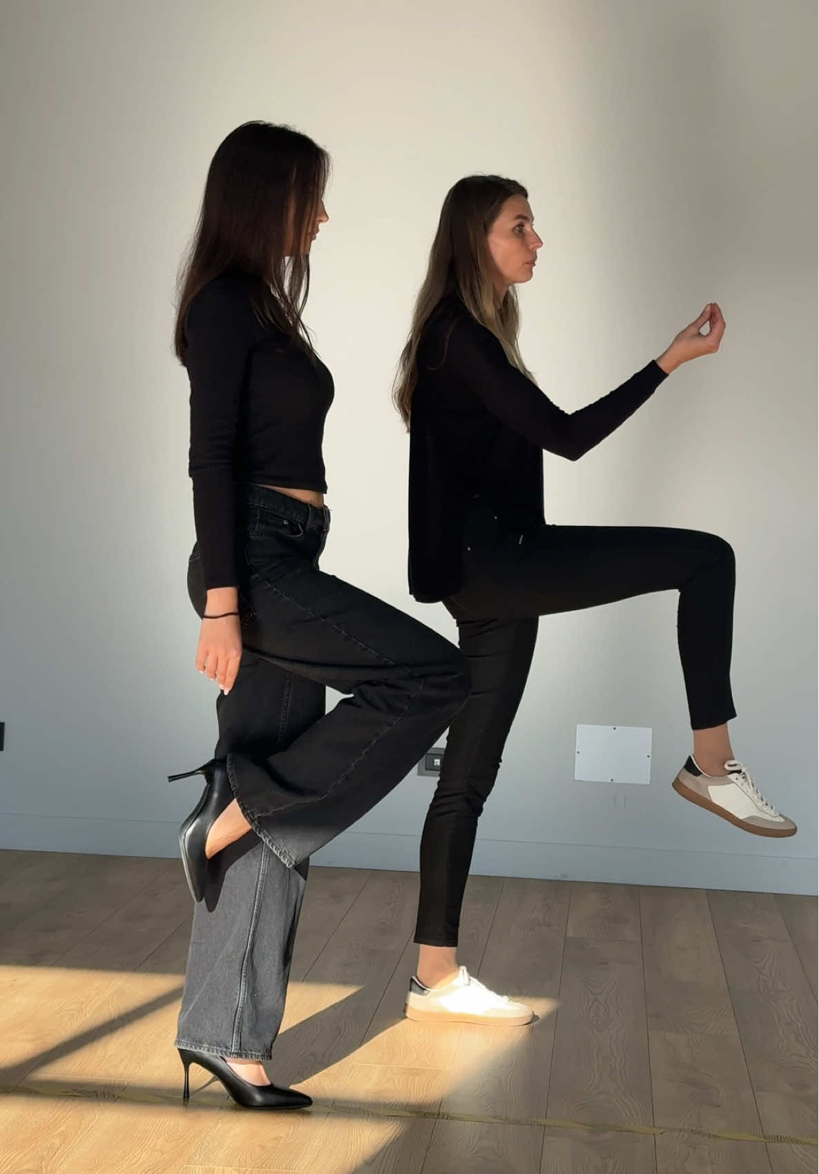 Un mers corect nu e doar despre estetică, e despre încredere. 💡 La Adi Academy învățăm postura și pașii care transmit siguranță, eleganță și respect de sine. 🔑 Exercițiile simple, dar constante, pot schimba modul în care ești perceput(ă) de ceilalți. 💬 Spune-mi în comentarii: ți-ai observat vreodată mersul în oglindă? #adiacademy #chisinau #moldova #modeling 