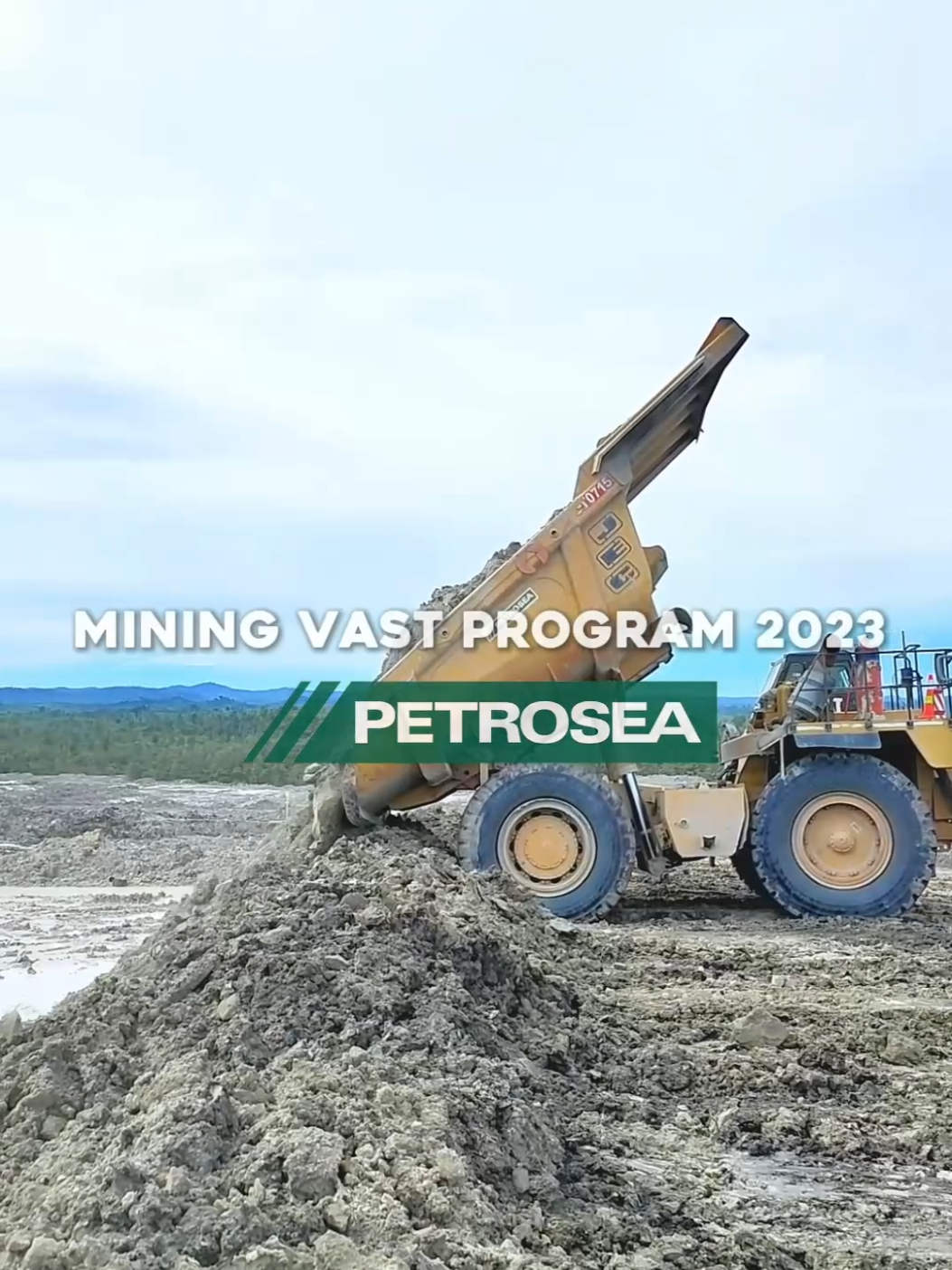 2 years ago, a program from PT. Petrosea that provides a lot of experience🤩 Dari program itu, aku bisa belajar proses bisnis di bidang tambang batu bara. Dan topik itu juga yang membuat kelompokku memenangkan seminar hasil Mining VAST program PT. Petrosea😎  #tambangbatubara #petrosea #batukajang 