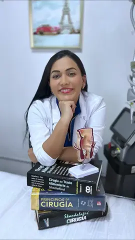 🍑🛌 ¿Ya te operaron de hemorroides? ¡Bien hecho! 🙌 Ahora lo más importante es cuidarte para que tu recuperación sea rápida y sin complicaciones. ✅ Cuidados clave después de una hemorroidectomía: 1️⃣ Al ir al baño → Evita el estreñimiento: toma 2L de agua al día, come frutas y fibra. 2️⃣ Baños de asiento (15-20 min con agua tibia, 2 a 3 veces al día) → alivian dolor, reducen inflamación y ayudan a cicatrizar. 3️⃣ Higiene → Lava la zona con agua tibia y jabón neutro. ❌ Evita toallas húmedas con alcohol o perfumes. 4️⃣ Manejo del dolor → Usa solo los analgésicos recetados. 5️⃣ Movimiento y descanso → Camina suave, evita estar sentado mucho tiempo y no cargues peso. 6️⃣ Síntomas de alarma ⚠️ → fiebre, sangrado abundante, dolor intenso o secreción con mal olor. ✨ Recuerda: tu recuperación es parte del éxito del tratamiento.  y si ya pasaste por esta cirugía, agenda tu control postoperatorio. Sanar bien también es cuidar tu salud íntima. 💗 🚨 Recuerda siempre pasar por una consulta previa, para saber cuál es el tratamiento adecuado para ti 📱 Contáctanos vía WhatsApp: 919 152 871 📍Lince - Lima - Perú 🇵🇪 #Hemorroides #Postoperatorio #Hemorroidectomía #RecuperaciónSegura #SaludIntestinal 