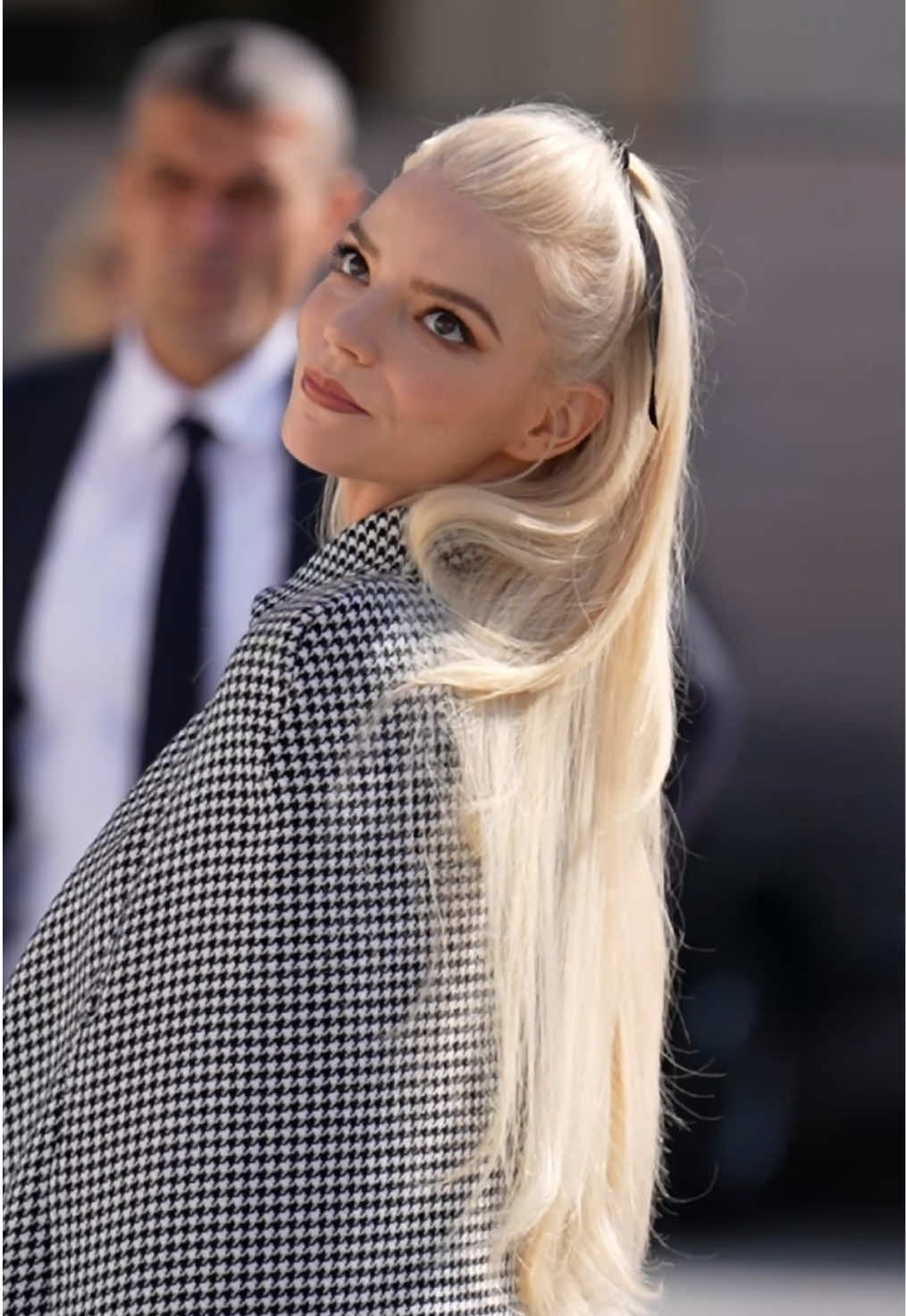 Anya Taylor-Joy took our breath away while attending the Christian Dior Womenswear Spring/Summer 2026 show at Paris Fashion Week. 💨 #AnyaTaylorJoy #ParisFashionWeek #Dior #Fashion 