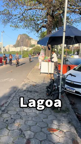 Através do meu trabalho eu rodo os melhores bairros do Brasil. Morei na zona sul carioca por 10 anos e foram milhares de manhas, tardes e noites correndo nesta lagoa de visual quase divino.  Hoje trabalhando pelo @BRAZIL4FOOD . #riodejenerio #lagoa #ipanema #leblon #brazil🇧🇷 
