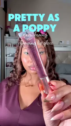 Trying the @r.e.m. beauty Pretty As A Poppy wicked for good plumping lip gloss 💐🫧 also wearing Defy Expectations at the borderline lip liner 💚 . . . #rembeautybyarianagrande #rembeautyxwicked #wicked #wickedforgood 