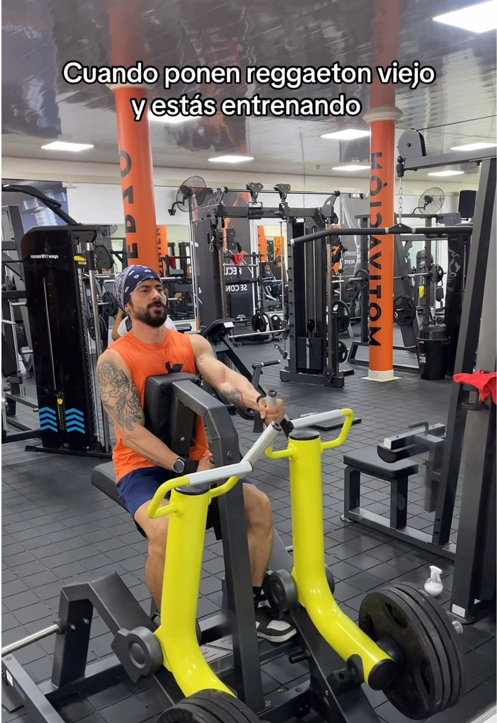 Y toca bailarlo 🤭🤣🤣🤣 #tarzanfit #humor #gym #diadeespalda #oldschool 