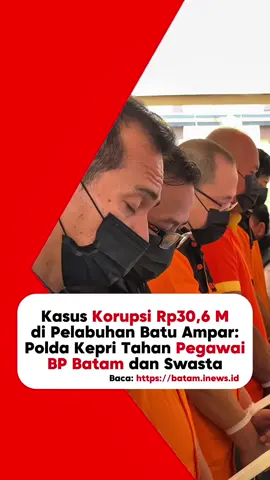 Polda Kepulauan Riau (Kepri) resmi menahan tujuh orang tersangka kasus dugaan korupsi proyek revitalisasi kolam Dermaga Utara Pelabuhan Batu Ampar, Batam. Proyek dengan anggaran Badan Layanan Umum (BLU) BP Batam tahun 2021–2023 itu menyebabkan kerugian negara hingga Rp30,6 miliar. Kapolda Kepri Irjen Asep Safrudin menjelaskan, penyelidikan kasus ini dilakukan sejak 2024 hingga 2025. Selama prosesnya, Ditreskrimsus Polda Kepri telah memeriksa sedikitnya 146 saksi, termasuk saksi ahli dari BPK RI. “Kasus ini kami tingkatkan ke tahap penyidikan pada awal 2025. Dari hasil perhitungan BPK RI, kerugian negara yang timbul mencapai Rp30,6 miliar,” ujar Asep, Rabu (1/10/2025). Dirkrimsus Polda Kepri, Kombes Silvester Mangombo Marusaha Simamora, menyebut tujuh tersangka yang ditahan terdiri dari satu pegawai BP Batam dan enam pihak swasta. Mereka adalah AMU, Pejabat Pembuat Komitmen (PPK), IMA, kuasa Konsorsium KSO PT MUS, PT DRB, dan PT ITR, IMS, Komisaris PT ITR, ASA, Direktur Utama PT MUS, AH, Direktur Utama PT DRB, IRS, Direktur Utama PT TOJ selaku konsultan perencana, dan NFU selaku penyedia di konsorsium KSO. Menurut Silvester, modus yang digunakan meliputi praktik markup, laporan fiktif, hingga aliran dana yang dipakai untuk kepentingan pribadi. “Tersangka IMA tidak melaksanakan pekerjaan sesuai kontrak dan membuat laporan fiktif. IMS justru mengendalikan dana proyek untuk pribadi. Sementara ASA dan AH hanya menerima fee 1,5 persen dari nilai kontrak sekitar Rp1,014 miliar,” ungkap Silvester. Ia menambahkan, tersangka AMU lalai dalam mengawasi proyek, sedangkan IRS diduga memberikan data rahasia kepada penyedia KSO melalui NFU dengan imbalan Rp500 juta. NFU sendiri menerima Rp1 miliar dari IMS.