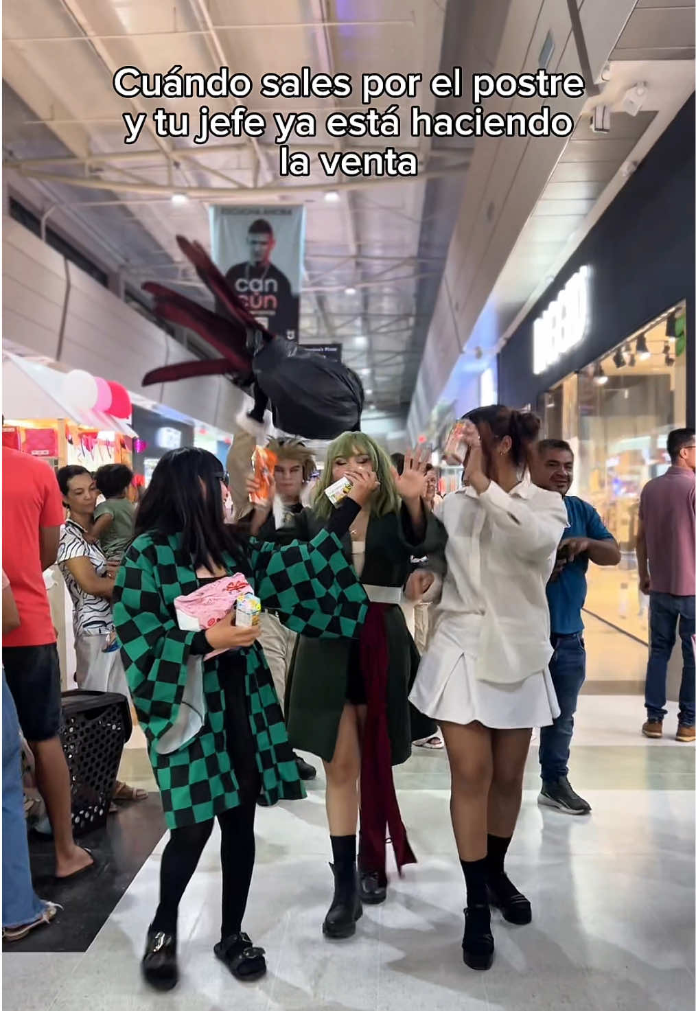 El mejor team siempre dándola toda en las ferias 😹😹😹 #humor #feria