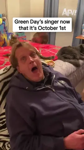 Billie Joe DID ask to wake him up 😂 #afv #greenday #prank #funny