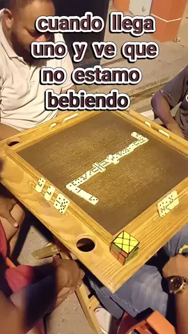 cuando llega uno que quiere beber al coro 