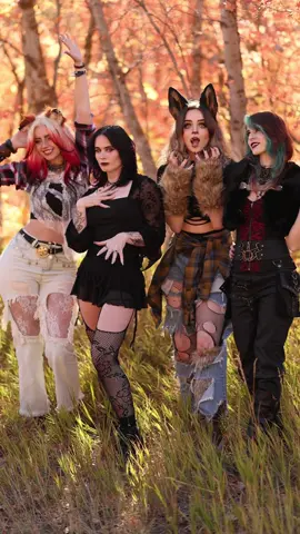 ITS OFFICIALLY SPOOKY TIME!!! Are you team werewolf or vamps?🐺🧛‍♀️🎃👻 @𝘈𝘵𝘩𝘦𝘯𝘢 @Halcybella on IG, YT, SC @Shay🦊 #halloween #vampire #werewolf #cosplay #cosplaygirl 