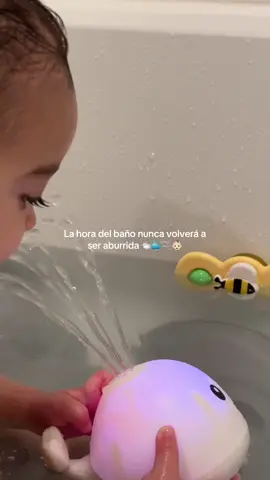 Nunca había visto a mi bebé disfrutar tanto la hora del baño 🥹💦 Este juguete la mantiene feliz y entretenida por mucho rato🥹🫶🏻#maternidadreal #girlmom #mamaprimeriza #mamajoven #mamiprimeriza 