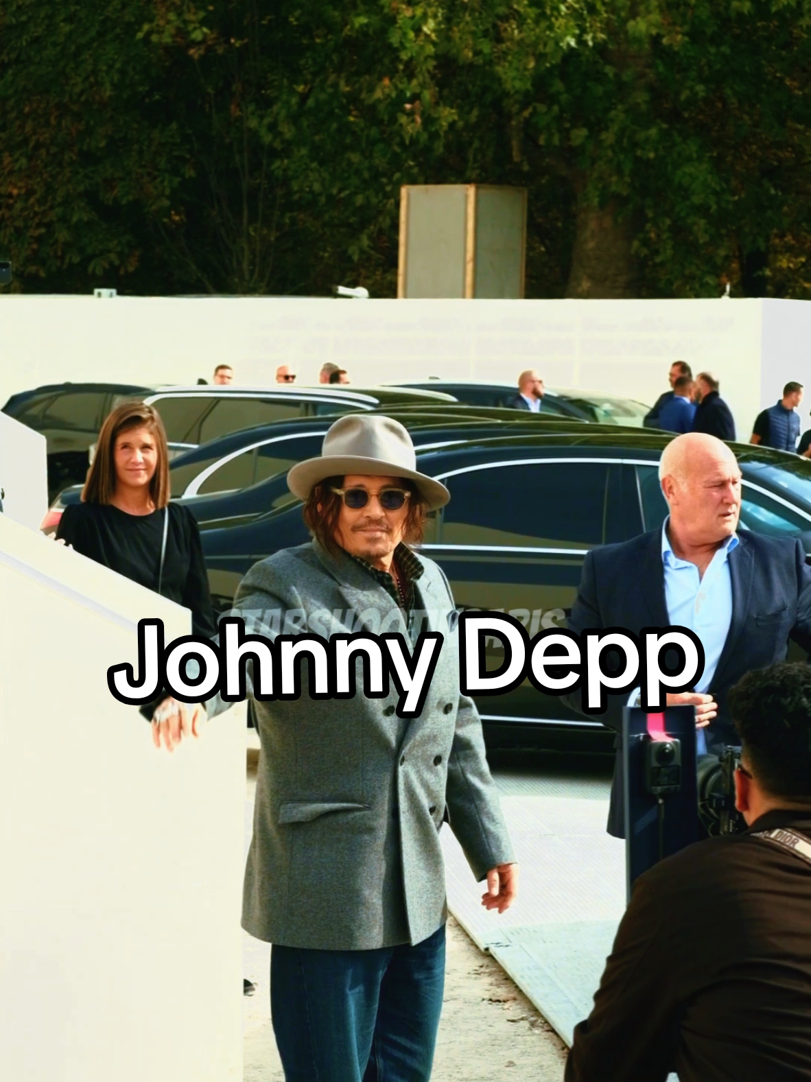 #johnnydepp au défilé @Dior à Paris #jacksparrow #lilyrosedepp #aliceinwonderland 