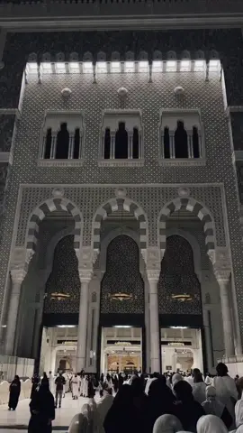 Repost 📍 Beauty of Kaaba 🕋🥹#creatorsearchinsight #makkahmadinah🕋 #unfreezemyacount #creatorsearchinsight 
