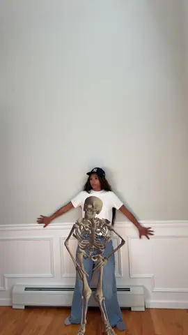 #fyp #halloween #nyc #skeleton 