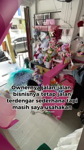 A n e k a    b u k e t     M u r a h . . .  Banyak buket ready ya kk...  Banyak pilihan...  Team gercep / dadakan bisa langsung datang Ke offline store  ⬇️ Offline Store  📍 Jl Hos Cokroaminoto kec. Lubuk Pakam  Samping GBI simp bakaran Batu  Atau kalian bisa langsung searching di google map Tr Bouquet   Info pemesanan / konsultasi  ⬇️ 0856 6672 898  0812 9921 2184 #buket #buketbunga #buketwisuda #buketsnack #buketmurah 