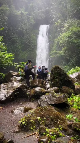 Membawa Kucing 1000cc ke habitat asal #bengal #catlover #Hiking #pendakigunung #waterfall 